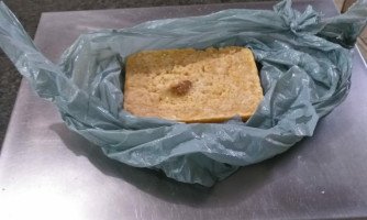 Policia Militar prende mulher com droga acondicionado ao tornozelo dentro da calça jeans prende na MT 170