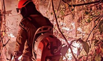 Bombeiros tentam controlar incêndios em pelo menos 5 municípios da Região Oeste de MT