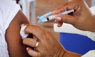 Veja quantas doses de vacina Covid-19 Quatro Marcos e municípios da região receberam e aplicaram