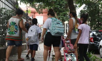 DOIS PROFESSORES: sala de alfabetização com mais de 30 alunos terá professores extras em SP