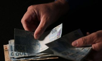 Nascidos até 1968 podem agendar saque de valores esquecidos