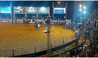 Prefeito de Mirassol montou em touro na 21ª Expossol e 39ª Festa de Peão de Mirassol d’Oeste.
