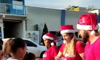 DOIS MIL BRINQUEDOS: Prefeito de Lambari D’Oeste vira Papai Noel e presenteia crianças do município