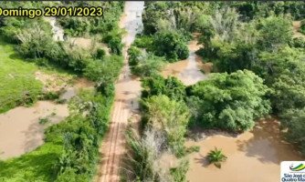 Em São José dos Quatro Marcos, forte chuva causa alagamento em estrada próximo ao povoado de Santa Fé