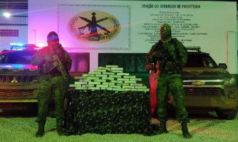 Gefron apreende carga de cocaína avaliada em R$ 2,8 milhões com adolescente; Menor fazia o transporte da droga e levava um revólver 38 quando foi flagrado pelos agentes de fronteira