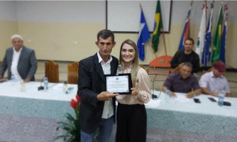 Dentista recebe Moção de Congratulação da Câmara de Vereadores de São José dos Quatro Marcos,  pelos atendimentos aos alunos da APAE