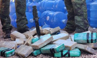 Policia apreende 60 quilos de drogas escondidas em galões de água em Porto Esperidião; Cocaína  apreendida é avaliada em R$ 1,4 milhão