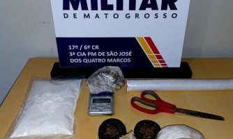 No combate ao tráfico, Polícia Militar  encontra depósito e venda de entorpecentes em uma residência em São José dos Quatro Marcos