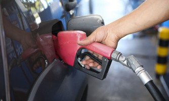 Petrobras anuncia redução de R 030 no preço do diesel