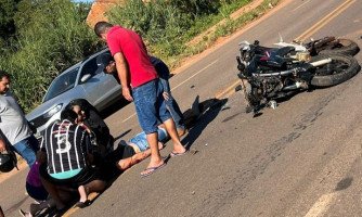 Acidente na Avenida São Paulo em São Jose dos Quatro Marcos  deixa jovem motociclista morto; colisão entre veículo e moto resulta em fatalidade na entrada do bairro Jardim Bela Vista