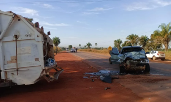 Colisão entre Fiat Uno e caminhão de lixo de São José dos Quatro Marcos causa transtornos na MT-175