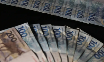 Alíquota do ICMS sobre compras internacionais sobe de 17% para 20%; .Aumento entra em vigor nesta terça-feira em dez estados