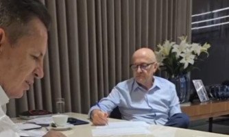 Ligação histórica: R$ 4,5 milhões em pavimentação garantidos para São José dos Quatro Marcos — anúncio foi feito direto pelo governador ao prefeito Jamis Silva