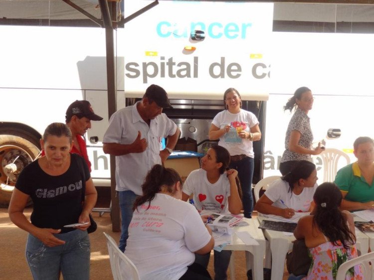 Hospital do Câncer de Mato Grosso realiza prevenção do câncer em Quatro Marcos