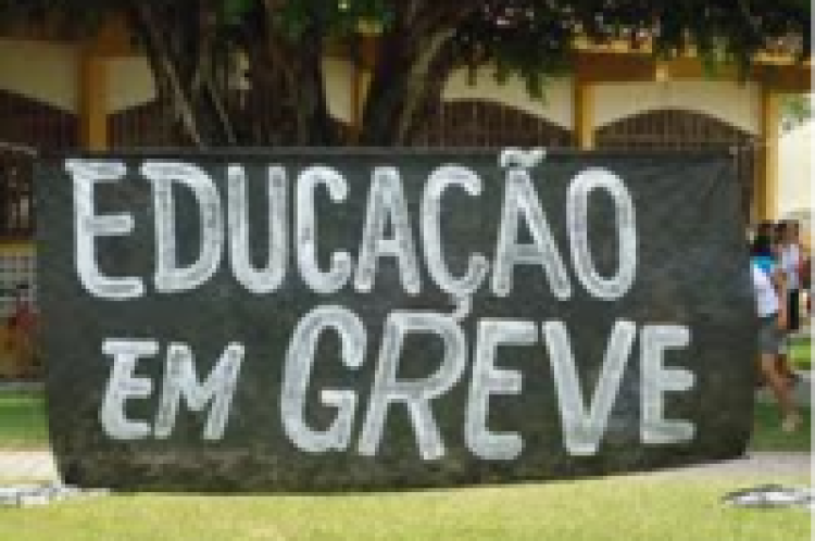 Professores da rede estadual de ensino entram em greve por tempo indeterminado