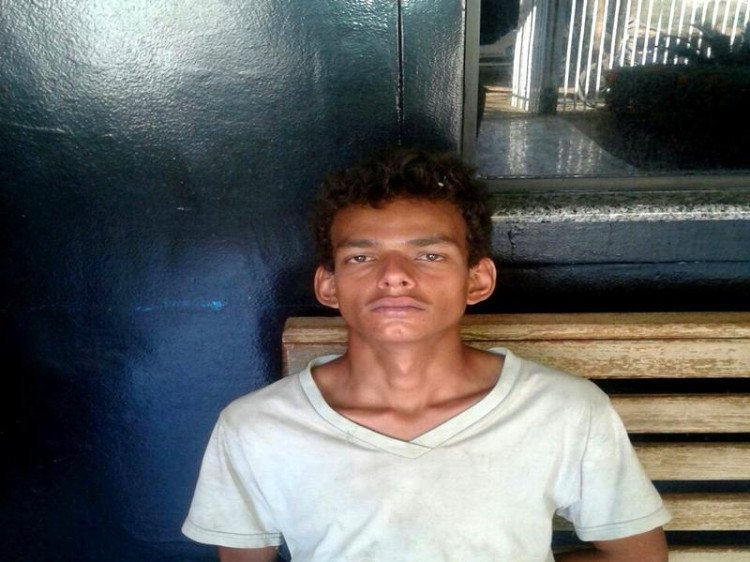 CADA UMA: Durante roubo, ladrão é encontrado embaixo da cama pela PM em Quatro Marcos