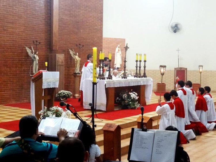 Católicos homenageiam o dia de Nossa Senhora de Fátima com carreata e missa em Quatro Marcos