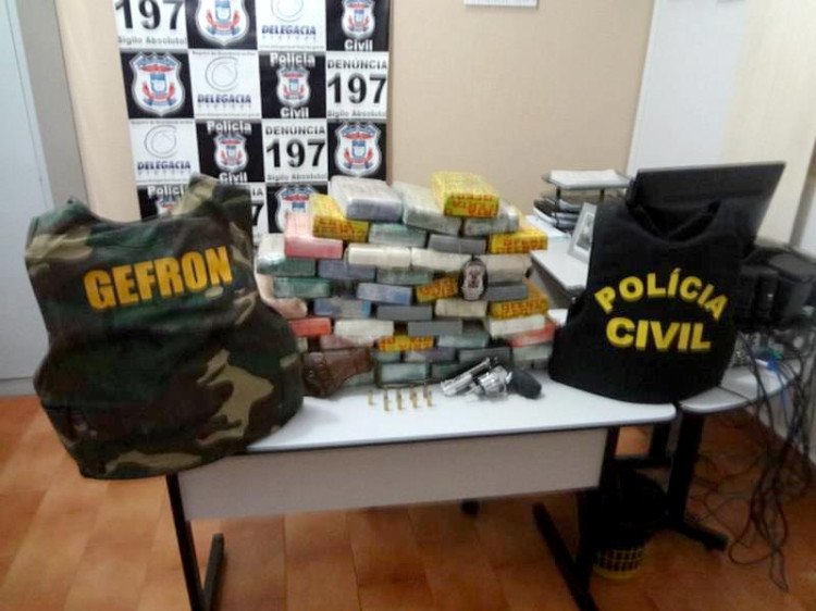 Polícia Civil e Gefron apreendem 50 quilos de cocaína em São José dos Quatro Marcos
