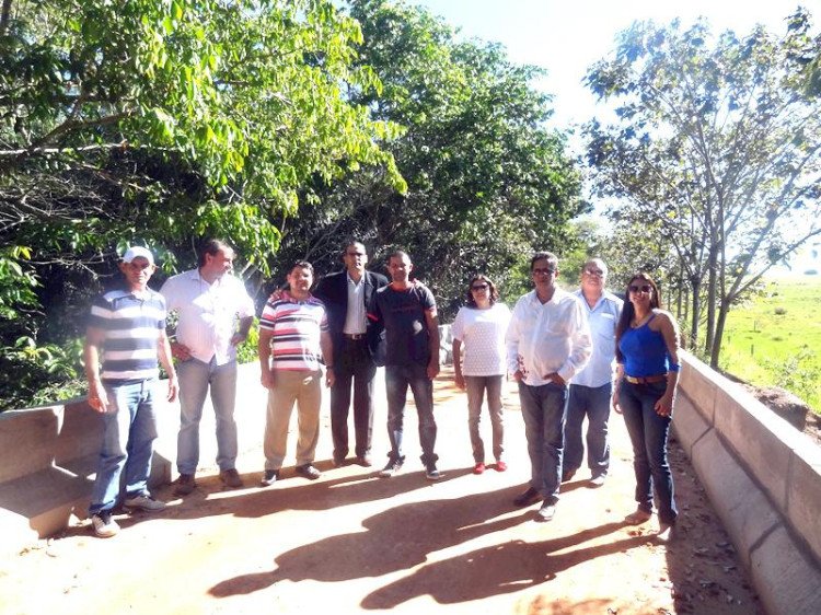 Vereadores e secretários vistoriam obras na zona rural de Quatro Marcos