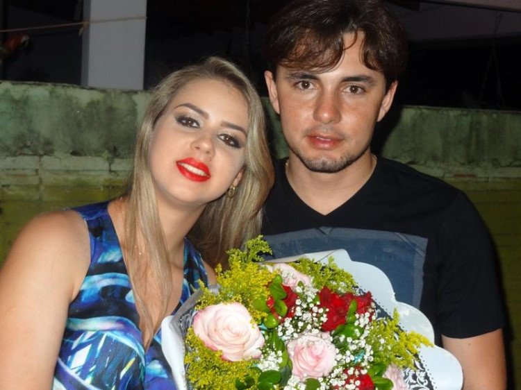 Casal oficializa noivado em São José dos Quatro Marcos