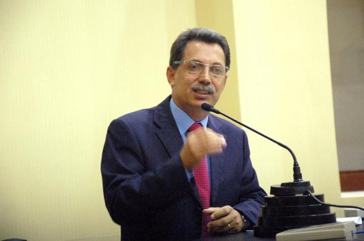 Deputado Ezequiel Fonseca sai em defesa de Airton Português