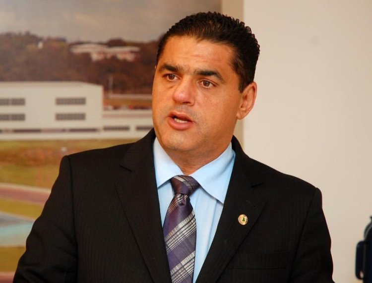 Morre o deputado e comunicador Walter Rabello