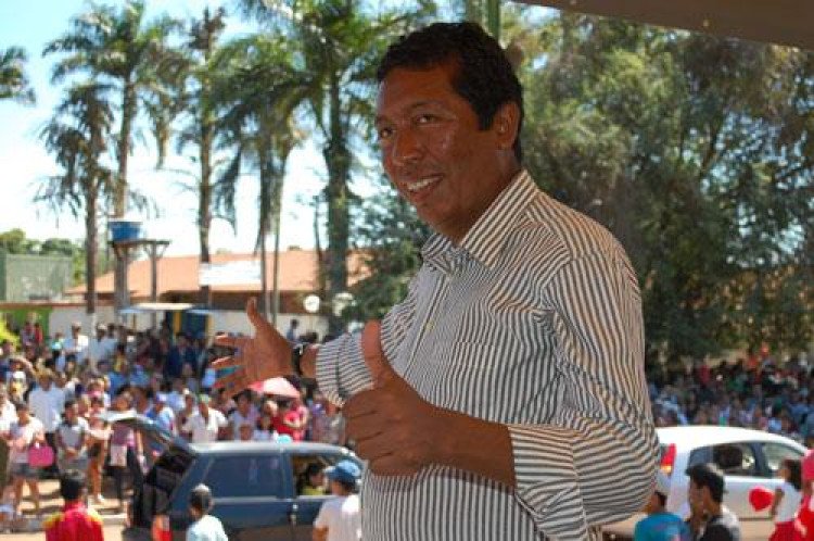 Prefeito deve restituir cofres públicos por publicidade em revista, define TCE-MT