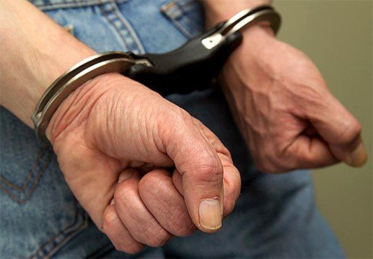 Preso ex-servidor do Detran que enganava clientes e ficava com dinheiro de taxas e tinha 17 mandados 'abertos'