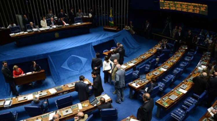 Senado aprova fim de coligações em eleição para deputados e vereadores