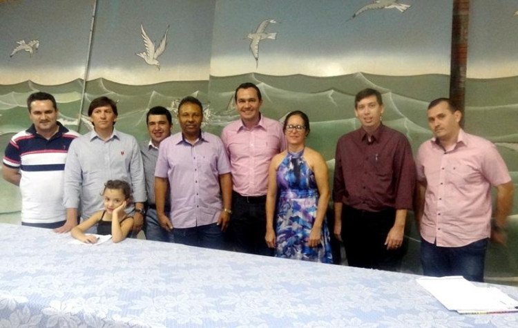 Nova diretoria da Câmara de Diretores Lojistas (CDL) de Quatro Marcos toma posse