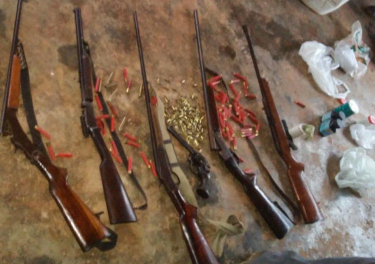 Polícia Civil de Rio Branco apreende armas de fogo em área investigada no arremesso de drogas na fronteira