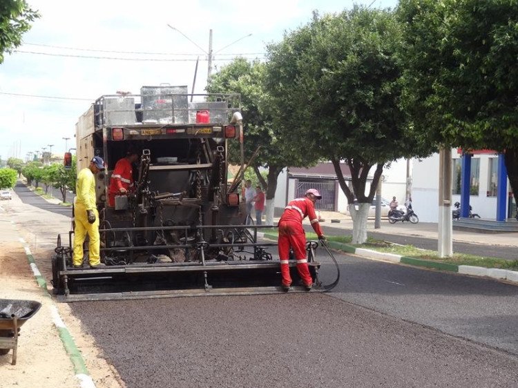 Prefeitura recupera ruas com lama asfáltica em São José dos Quatro Marcos