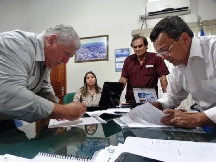 MIRASSOL D'OESTE: Prefeitura e Sicredi firmam parceria para pavimentação urbana