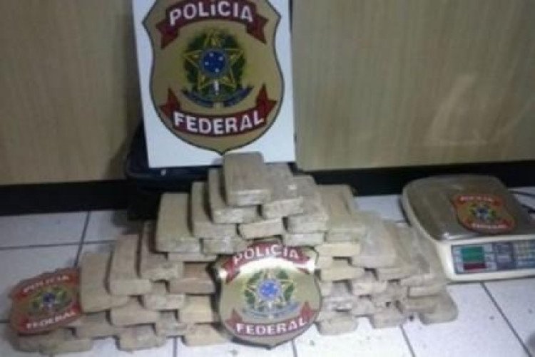 OPERAÇÃO MIRASSOL: PF apreende 134 kg de cocaína e R$ 75 mil