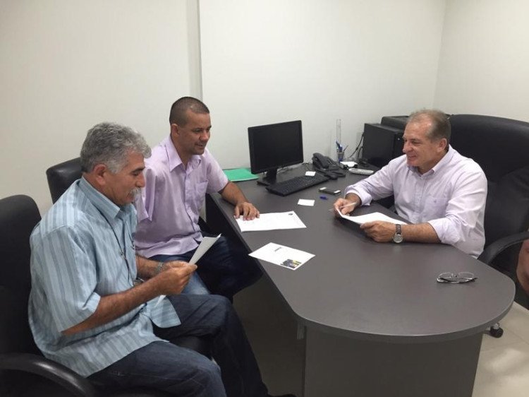 Vereadores de Quatro Marcos pedem apoio a Senador para regularização fundiária urbana