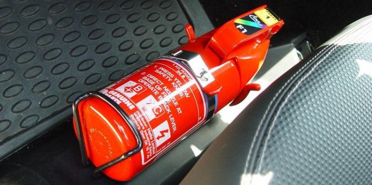 Extintor em carro deixará de ser obrigatório