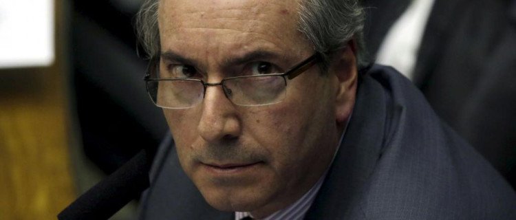 Cunha negocia com governo para salvar mandato