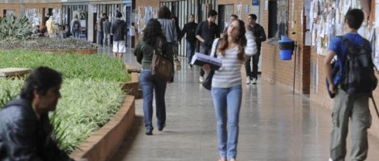 Dificuldade em vagas do Fies prejudica acesso a univerisades