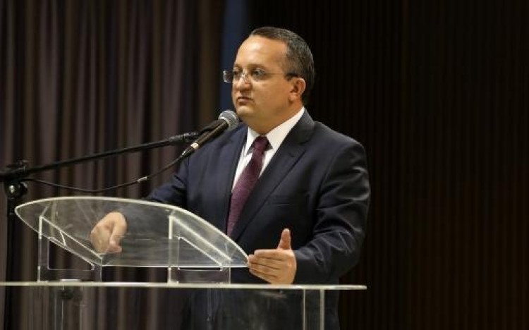 Governador defende pilares para democracia sólida
