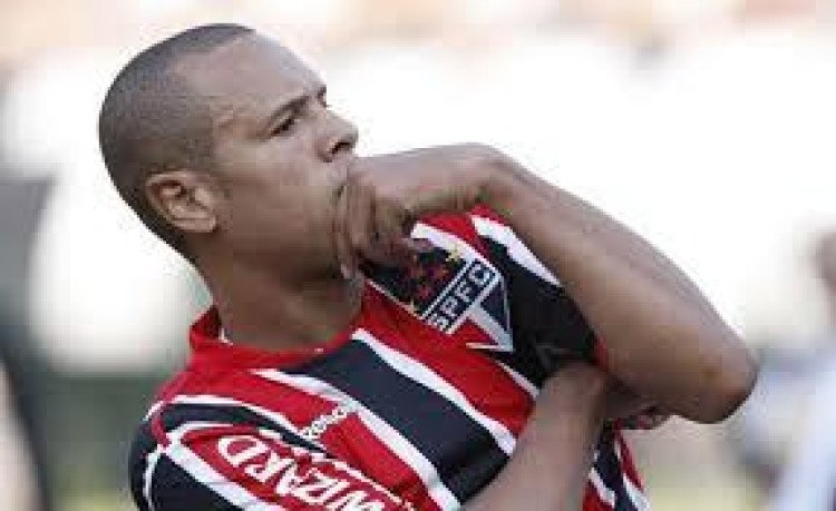 Luis Fabiano confirma despedida do São Paulo