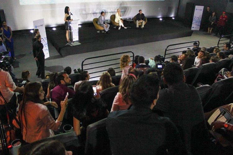 Xuxa inaugura clínica em Várzea Grande