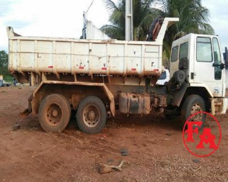 Gefron prende “batedor de estrada” e  recupera caminhão roubado em Cuiabá