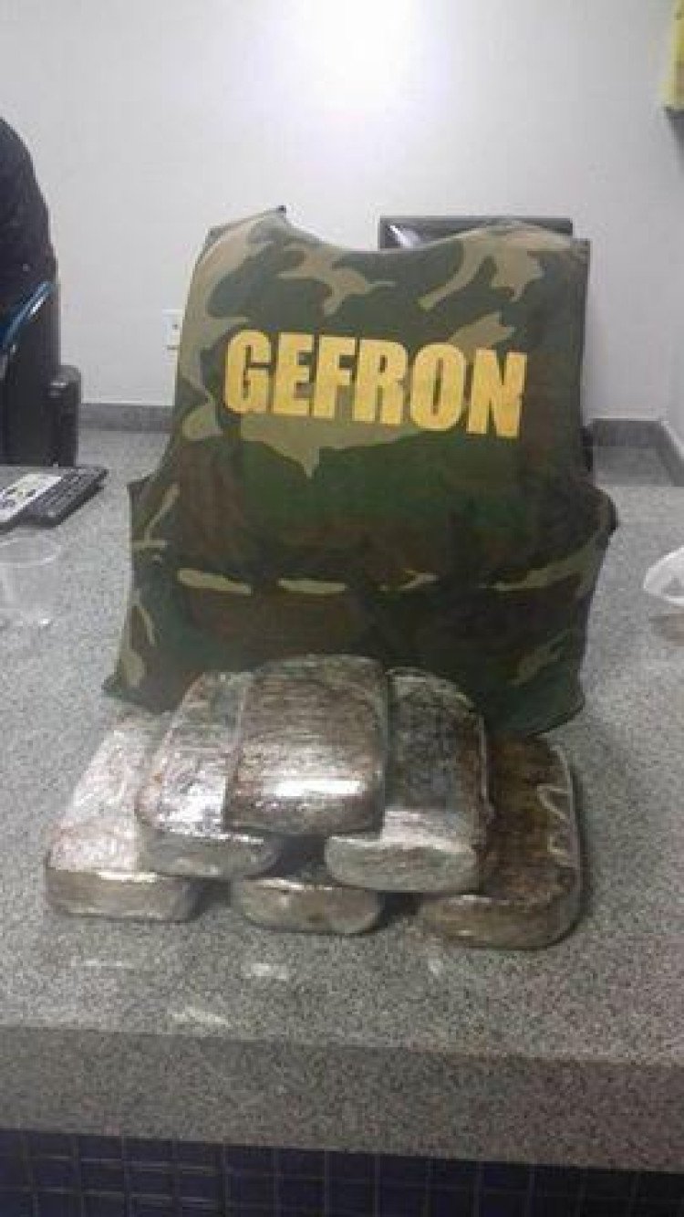 Gefron apreende 5,5 quilos  de droga  em abordagem na fronteira
