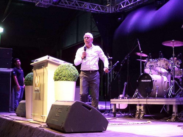 Pastor Claudio Duarte prega para 1000 pessoas em Cáceres
