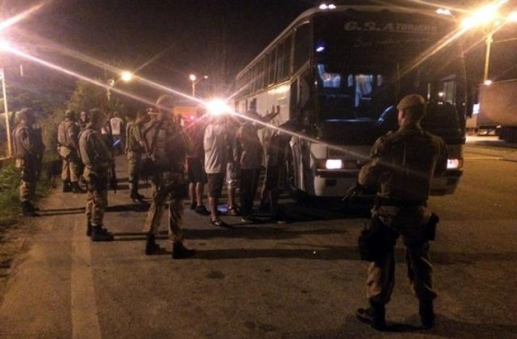 Foragido da Justiça é preso com droga em ônibus em Cáceres