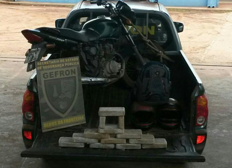 Gefron apreende na fronteira 12 tabletes de pasta base de cocaina
