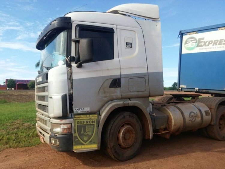 Gefron recupera na fronteira caminhão, reboque, dois veículos e uma motocicleta que seriam levados para Bolívia