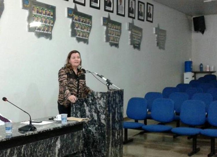 OAB presta homenagem pelo Dia Internacional da Mulher em seção na Câmara de vereadores de Quatro Marcos