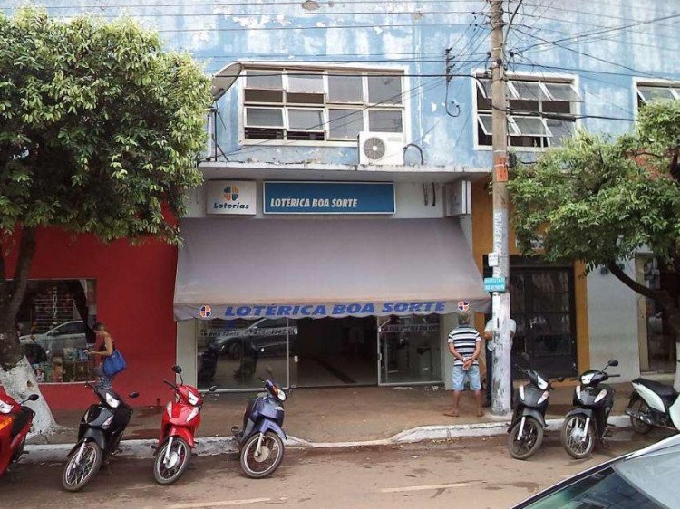 Assaltantes rendem clientes e funcionários e roubam agência lotérica em Mirassol