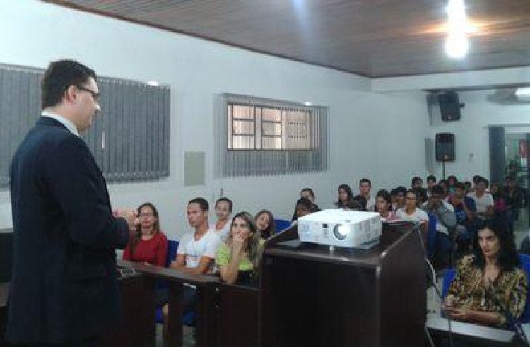 Juiz de Quatro Marcos retoma programa ‘Poder Judiciário na Escola’